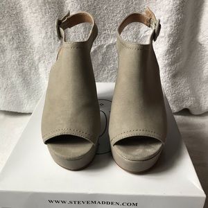 Steve Madden Slyye Platform Slingback (size 6.5)
